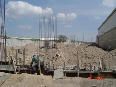 Construcción de nave industrial — imagen 1 de 16